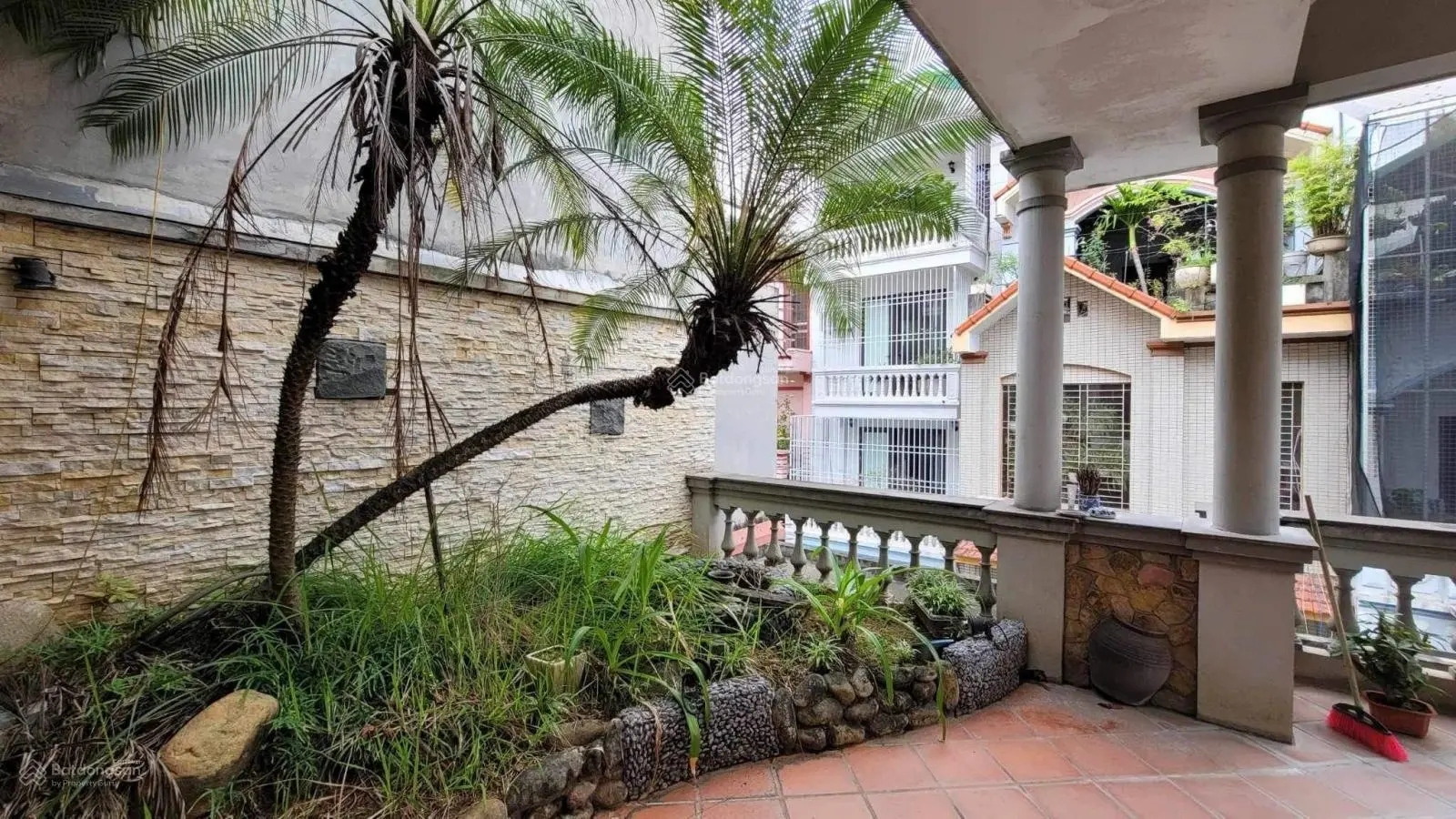 Bán nhà Hoàng Cầu đằng sau Quận Uỷ ĐĐ - căn góc 75m x 5tầng. Khu VIP - nhà vô cùng lộc. Chào 33,5tỷ