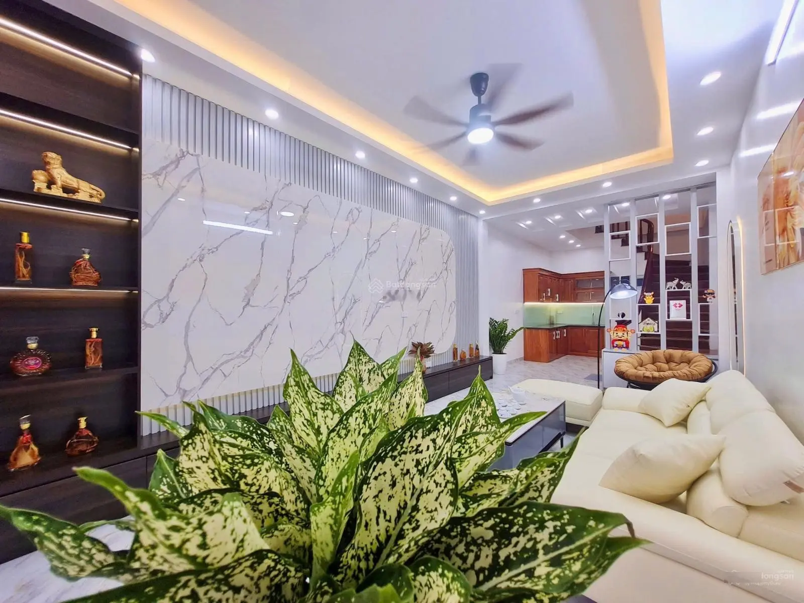 Nhà dân xây riêng cực đẹp thoáng 2 mặt ở 180 Phú Mỹ - Mỹ Đình . trước nhà có sân để đc 20 xe