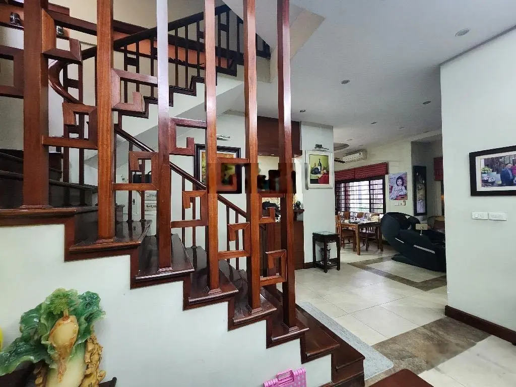 Toà biệt thự 300m2 mặt phố Trần Thủ Độ