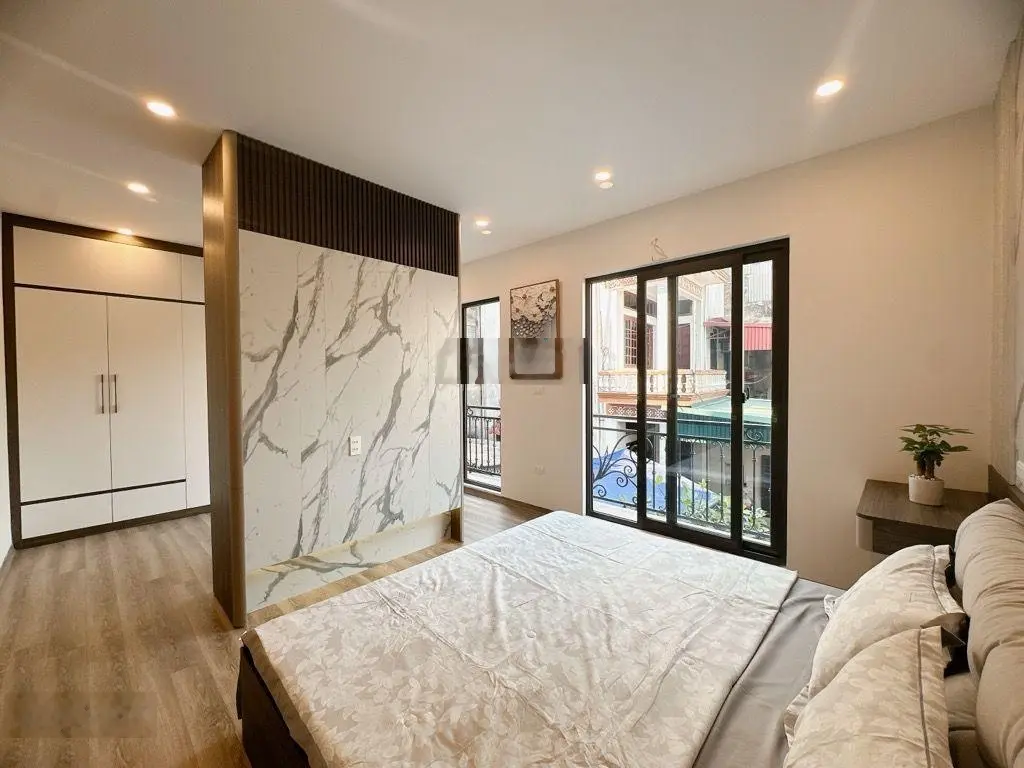 Bán nhà Việt Hưng DT 44m2 x 5 tầng, 6.8 tỷ, lô góc