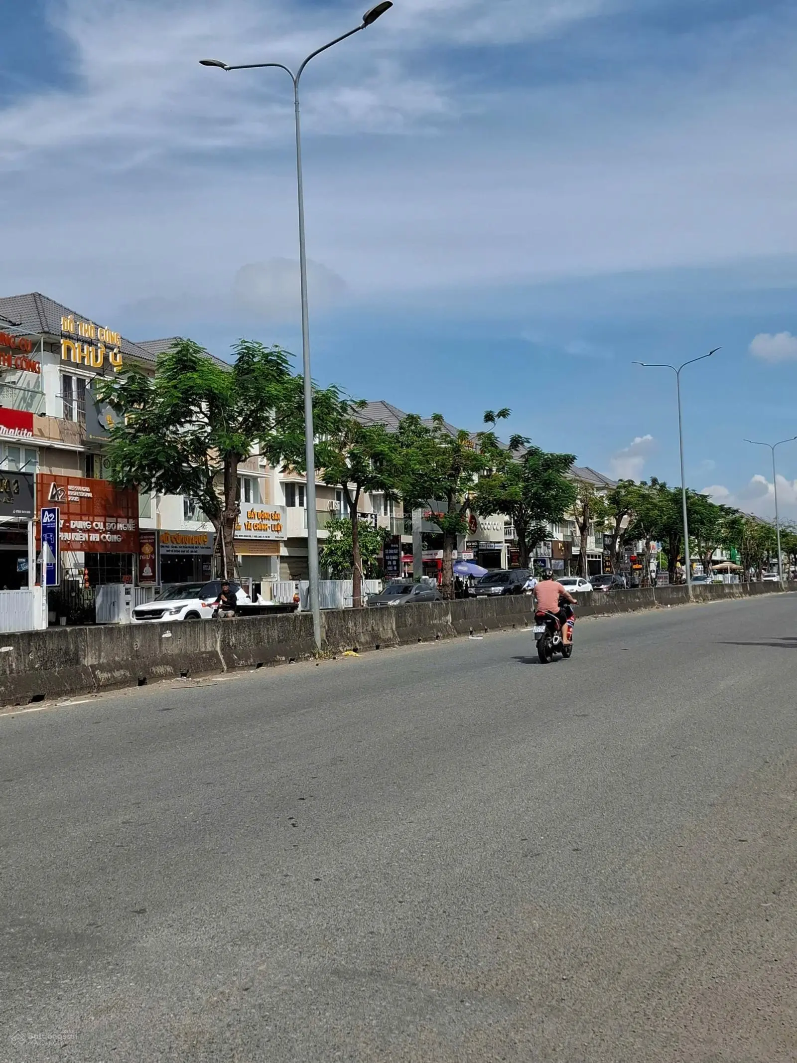 Bán nhà mặt tiền đường Liên Phường, Quận 9, giá 25 tỷ