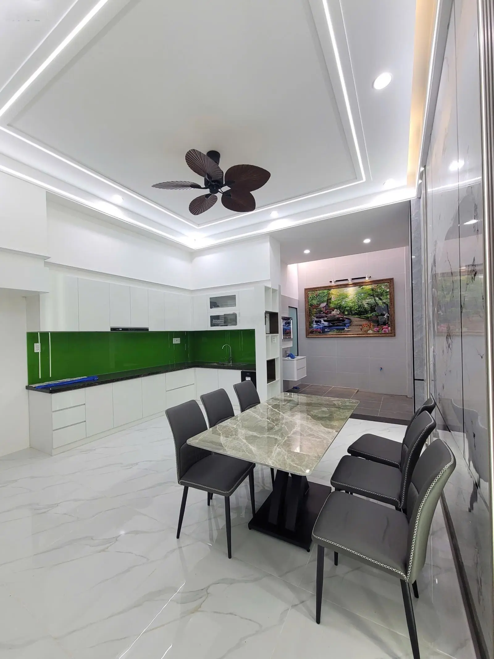 Nhà 1 trệt 2 lầu full nội thất ngay trung tâm y tế Dĩ An chỉ 6 tỷ 145.6m2, giá rẻ