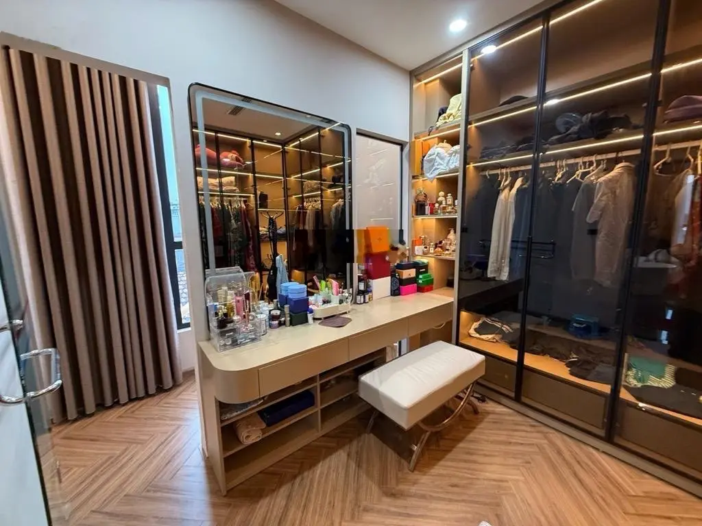 Bán căn nhà Phố Lý Nam Đế - Oto đỗ cửa lô góc 1 nhà ra mặt phố vip hiếm có nhà bán dân trí cao