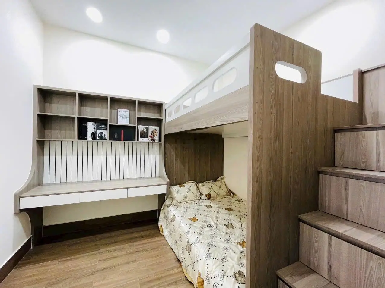 2tỷ450 bán 2tỷ250 căn 64m2 Lý Thường Kiệt P14 Q10. Gần BV Chợ Rẫy. 3 lầu 4PN 4WC.Sổ sẵn, hẻm oto 7m