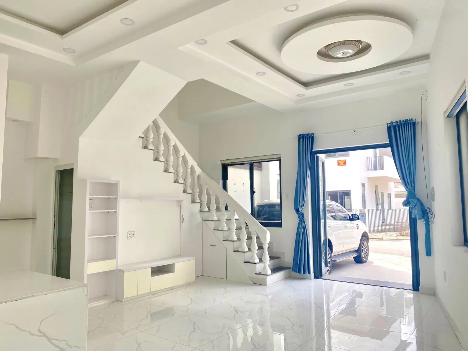 Chính chủ cần bán nhà phố 1 trệt, 2 lầu, sân thượng - KDC có Bến Du Thuyền, giá 4,1 tỷ - Sổ sẵn