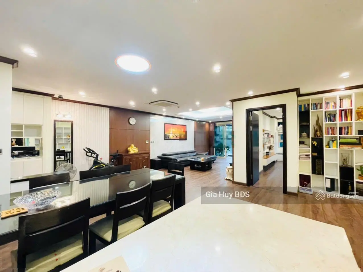 Chính chủ gửi bán căn 157.9m2, 4 PN cực kỳ hợp lý, tầng đẹp, full nội thất tại Mandarin Garden