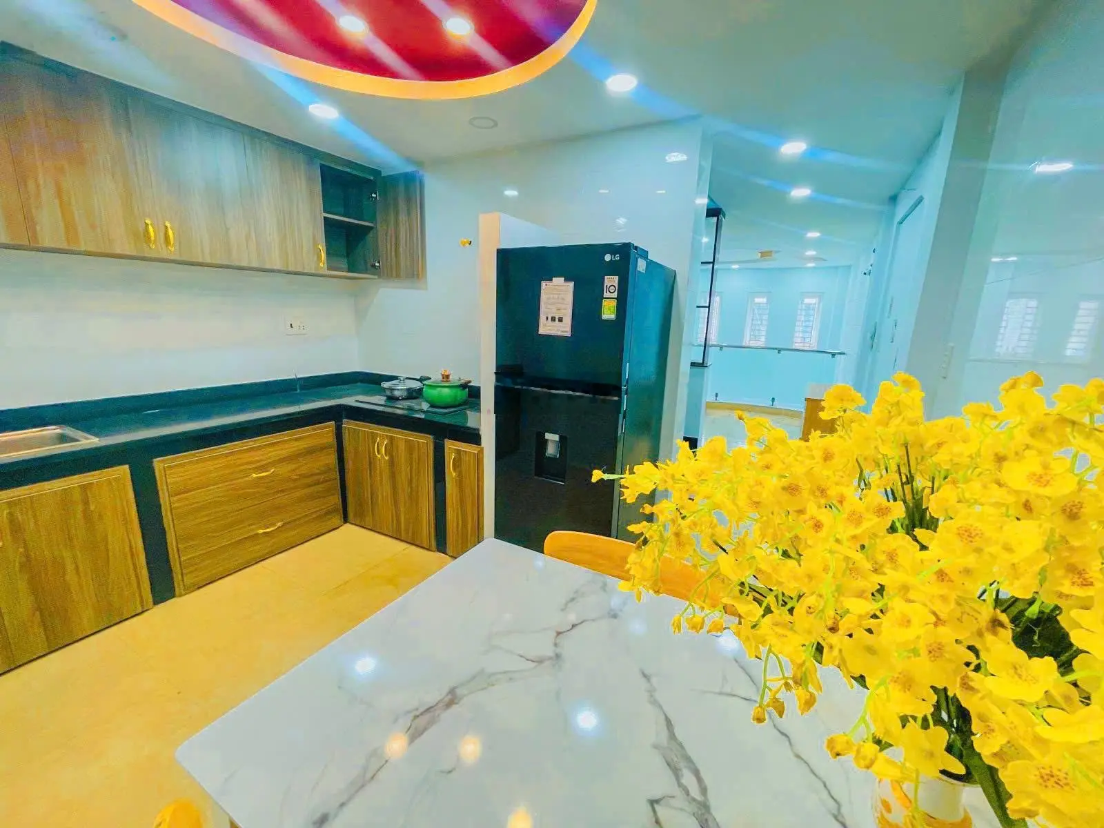 Bán nhà Hoàng Hoa Thám - HXH 7c - DTsd 205m2 - 360 Triệu/Y