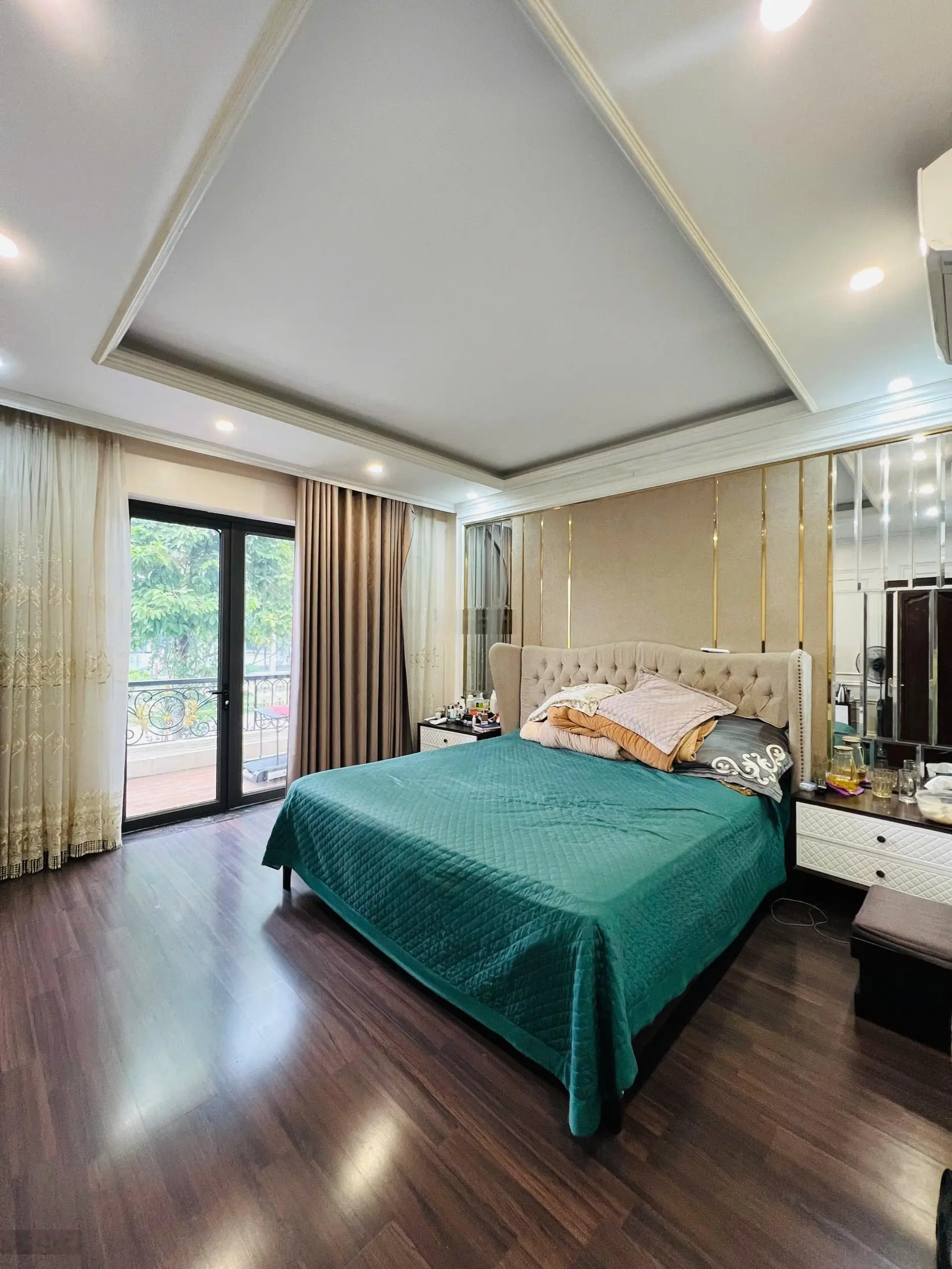 Gia đình cần bán 2 căn biệt thự 3 tầng sang trọng và hiện đại trên Đại lộ Trần Hưng Đạo