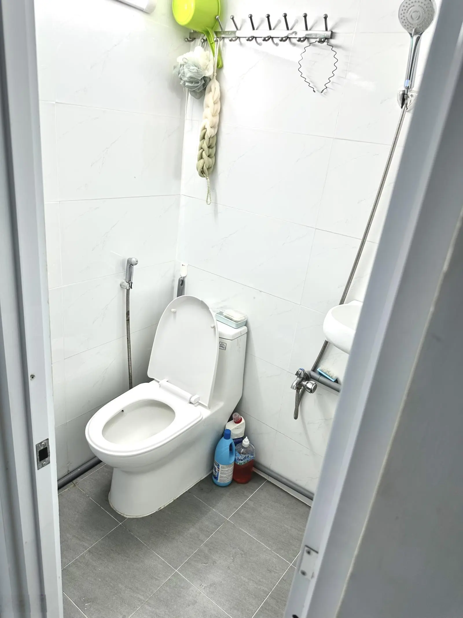 Bán nhà hẻm 231// Bình Tiên, P8, Q6 (1 trệt, 2 lầu, có sân thượng)