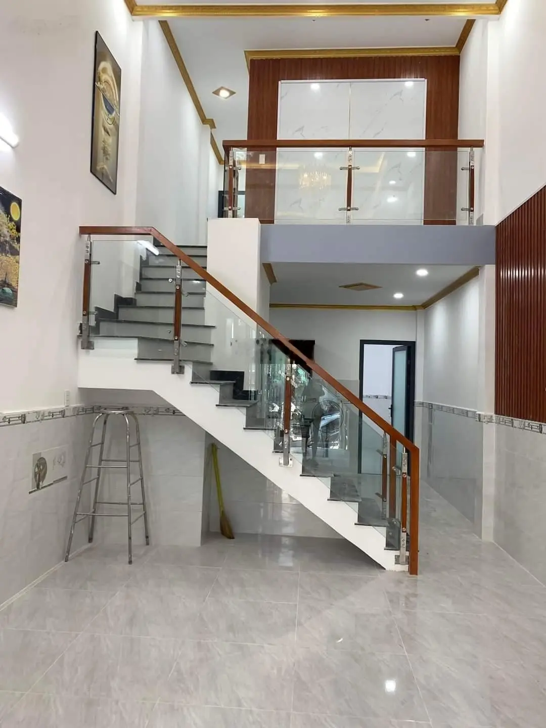 Nhà sổ riêng diện tích 60m. Đường thông buôn bán. Giá 2 tỷ 750