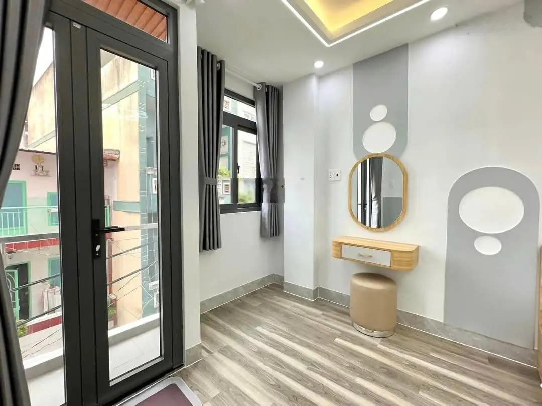 Bán nhà riêng tại Tạ Quang Bửu, 70m2, 2PN, 2WC, pháp lý đầy đủ