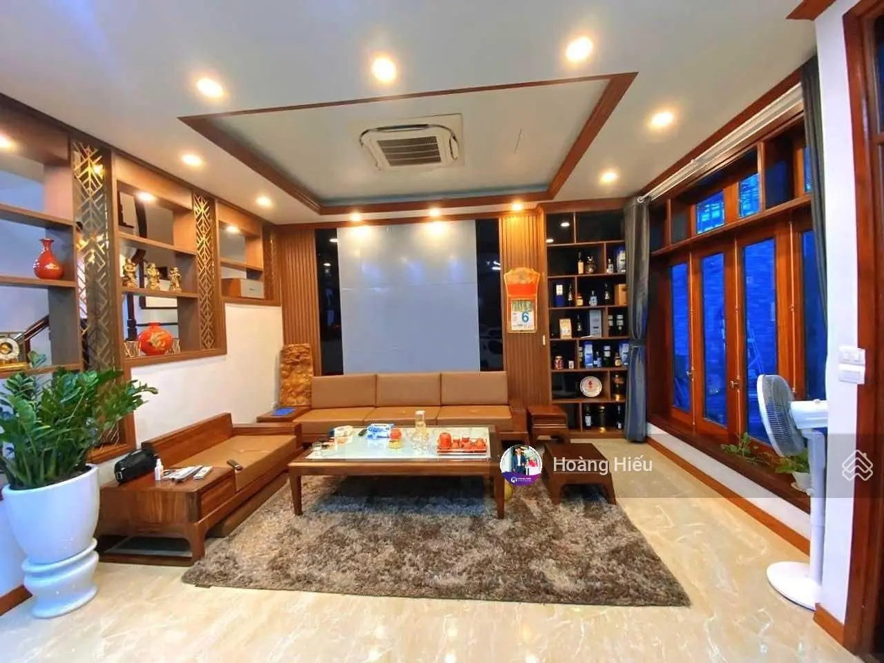 Bán nhà Cầu Giấy, cực đẹp, sát mặt phố, tặng nội thất, 2 thoáng, ngõ to thông, 40m2, 4 tầng