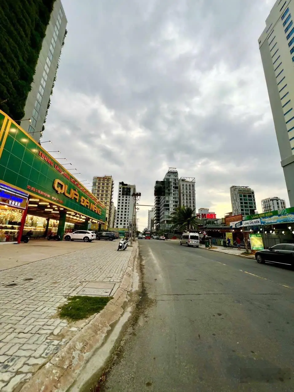 Bán lô đất đẹp 215m2 ngang 9,5m MT đường Đỗ Bá trục thông biển Mỹ Khê KD sầm uất