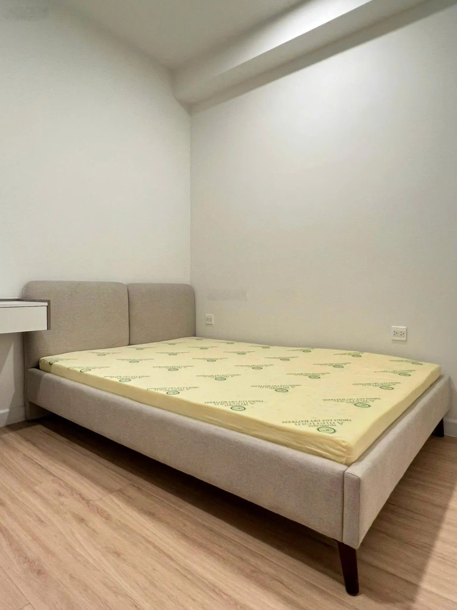 Bán căn hộ Soho Residence 2PN DT 50m2 Giá 5.7 tỷ tầng cao view thoáng PKD Novaland