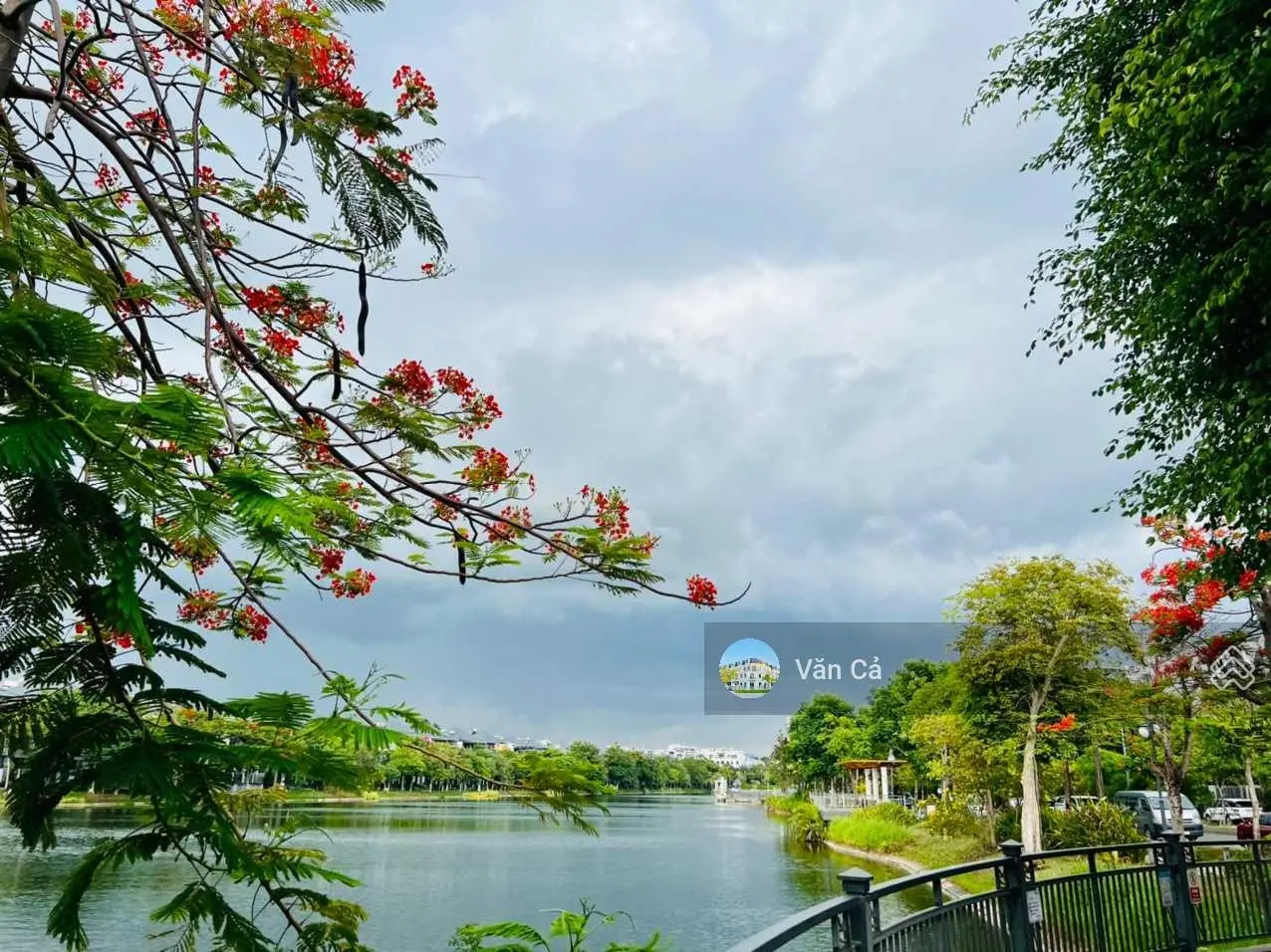 Cần bán gấp biệt thự sân vườn KĐT Lakeview City DT 8x20m, 2 lầu view sông giá 23 tỷ. LH 0907 860 ***