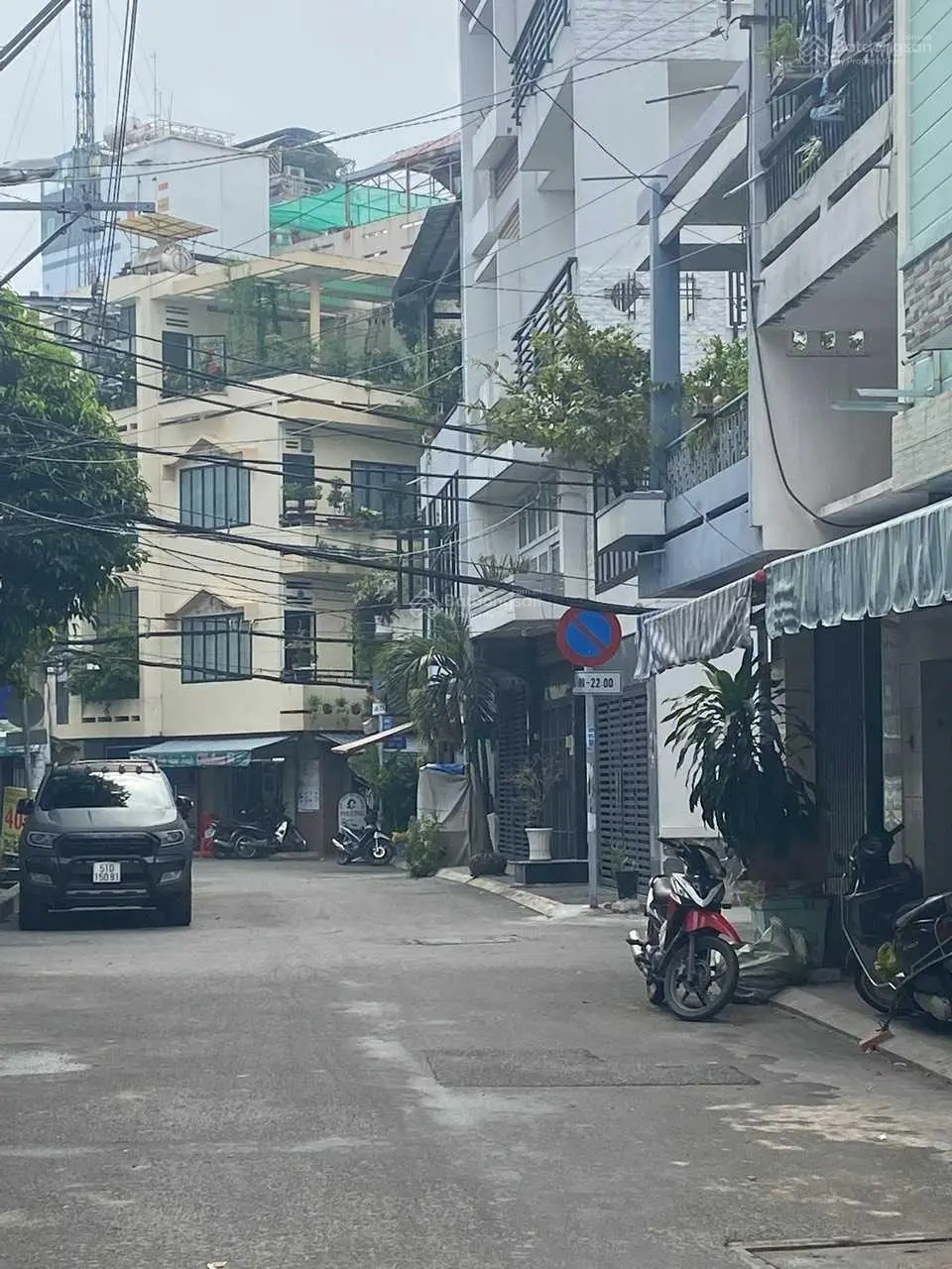 Bán gấp nhà 50m2 (tiện xây mới) mặt tiền đường số 10, phường 4, quận 4