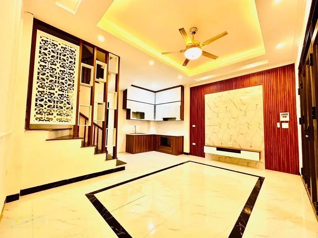 Bán nhà tọa lạc tại Hoàng Mai, xây mới, full tiện ích, 5T, 3 ngủ master, 35m2, hơn 4 tỷ