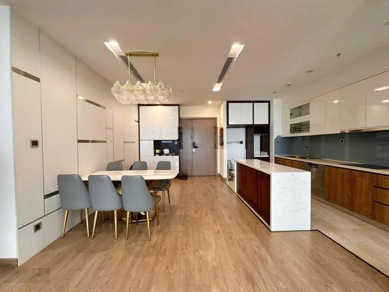 Chủ nhà người nước ngoài gửi bán độc quyền căn hộ siêu VIP 18 Tỷ