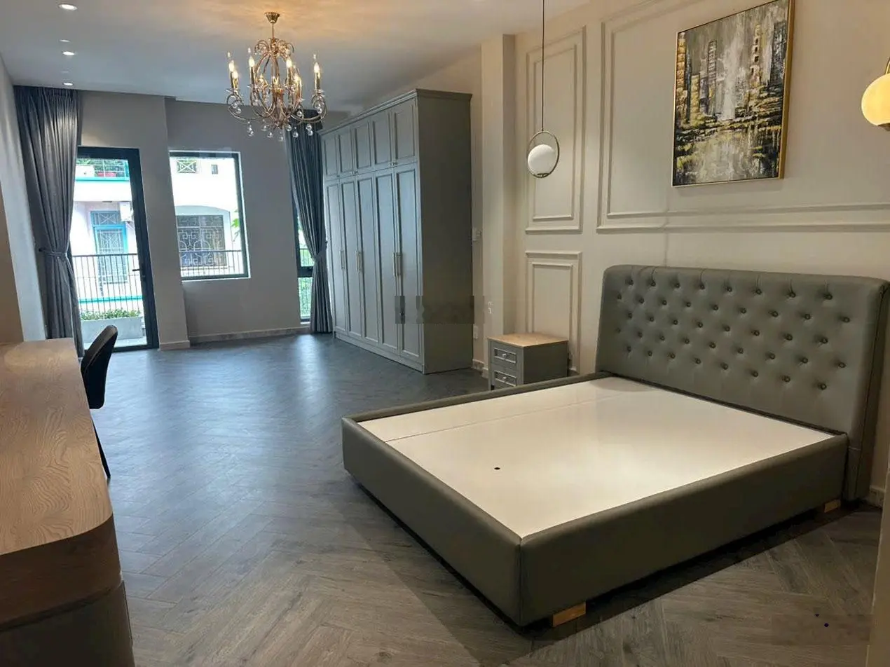 Nhà phố 5 lầu có thang máy, gara ôtô, full nội thất cao cấp khu kinh doanh sầm uất Đinh Công Tráng