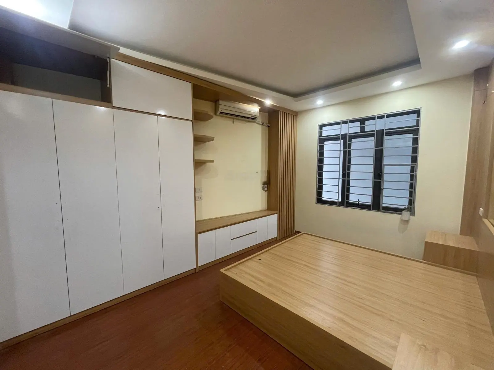 Nhà tàu điện, bến xe Yên Nghĩa 1008 Quang Trung Full Nội thất 32m2*4T giá 3.95 tỷ CTL LH 0978 939 ***