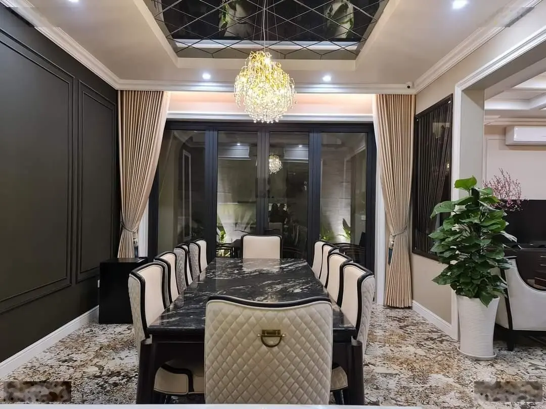 Biệt thự Liên Phường - Tìm chủ mới - Nhà rất đẹp xem là mê - DT: 270m2 - giá chỉ: 33 tỷ