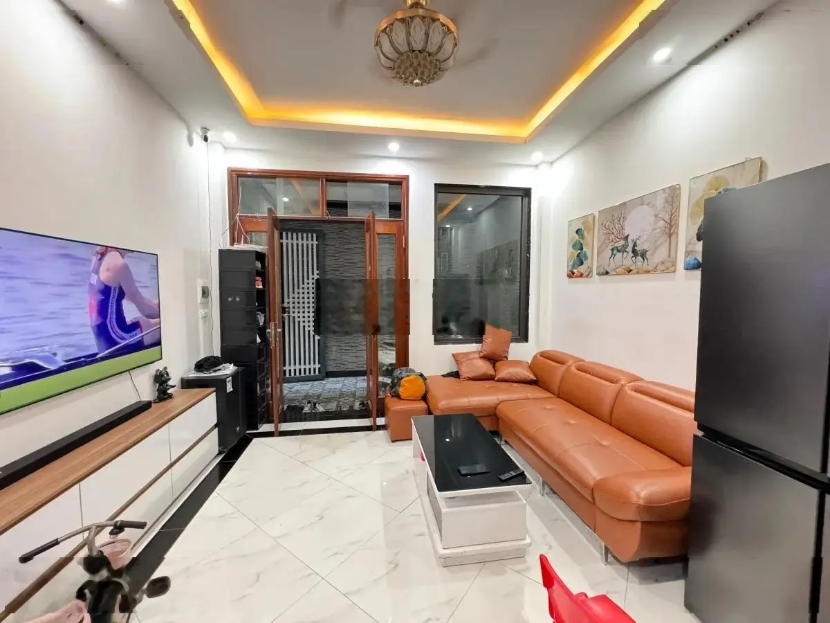 Ô tô Tải đỗ cổng! Bán nhà Vương Thừa Vũ 38m*5T*3.6m MT - gần phố - nội thất xịn - hơn 6 tỷ - ở ngay