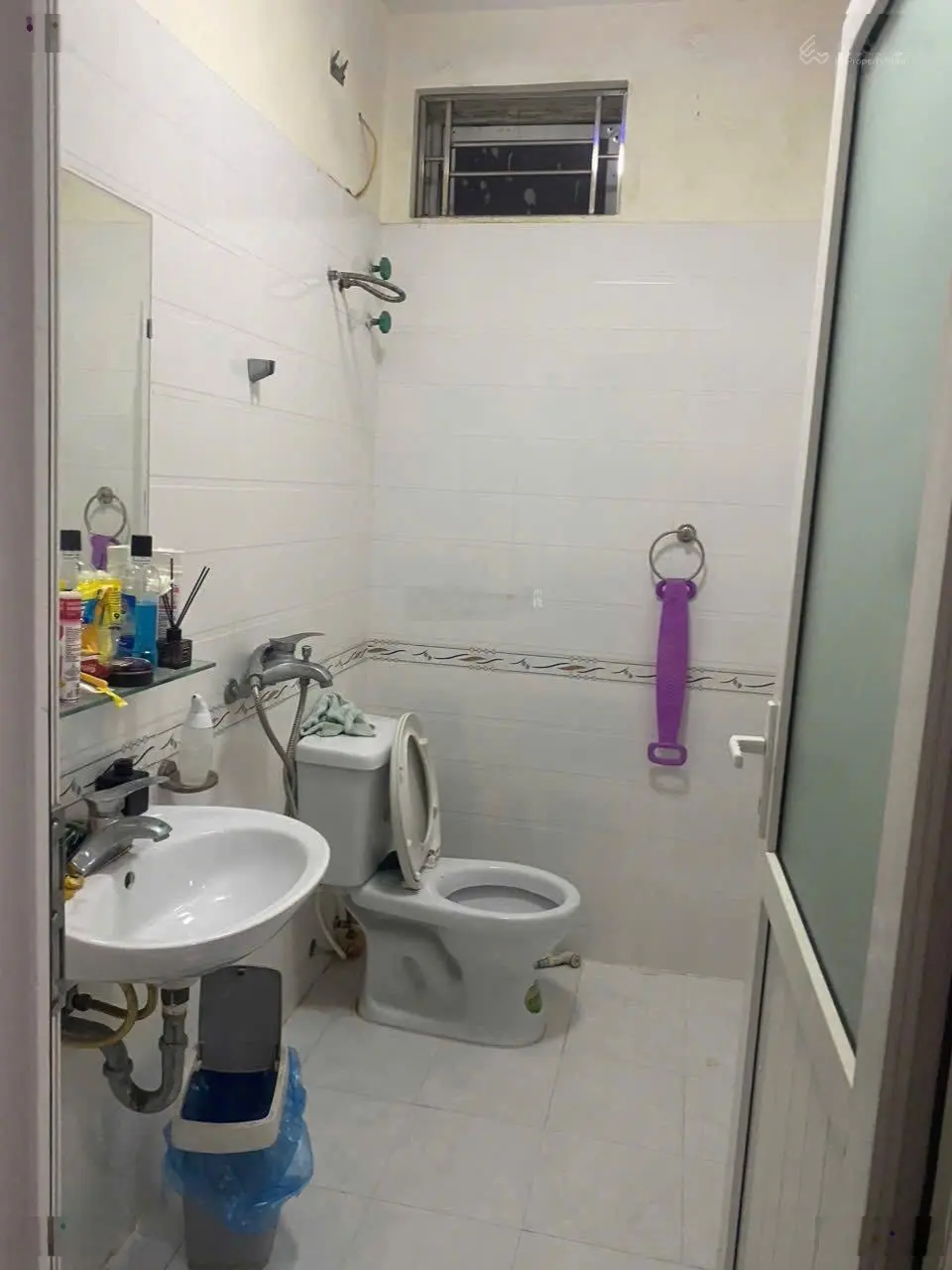 Bán nhà 2 tầng mặt đường Chợ Hàng gần bốt tròn