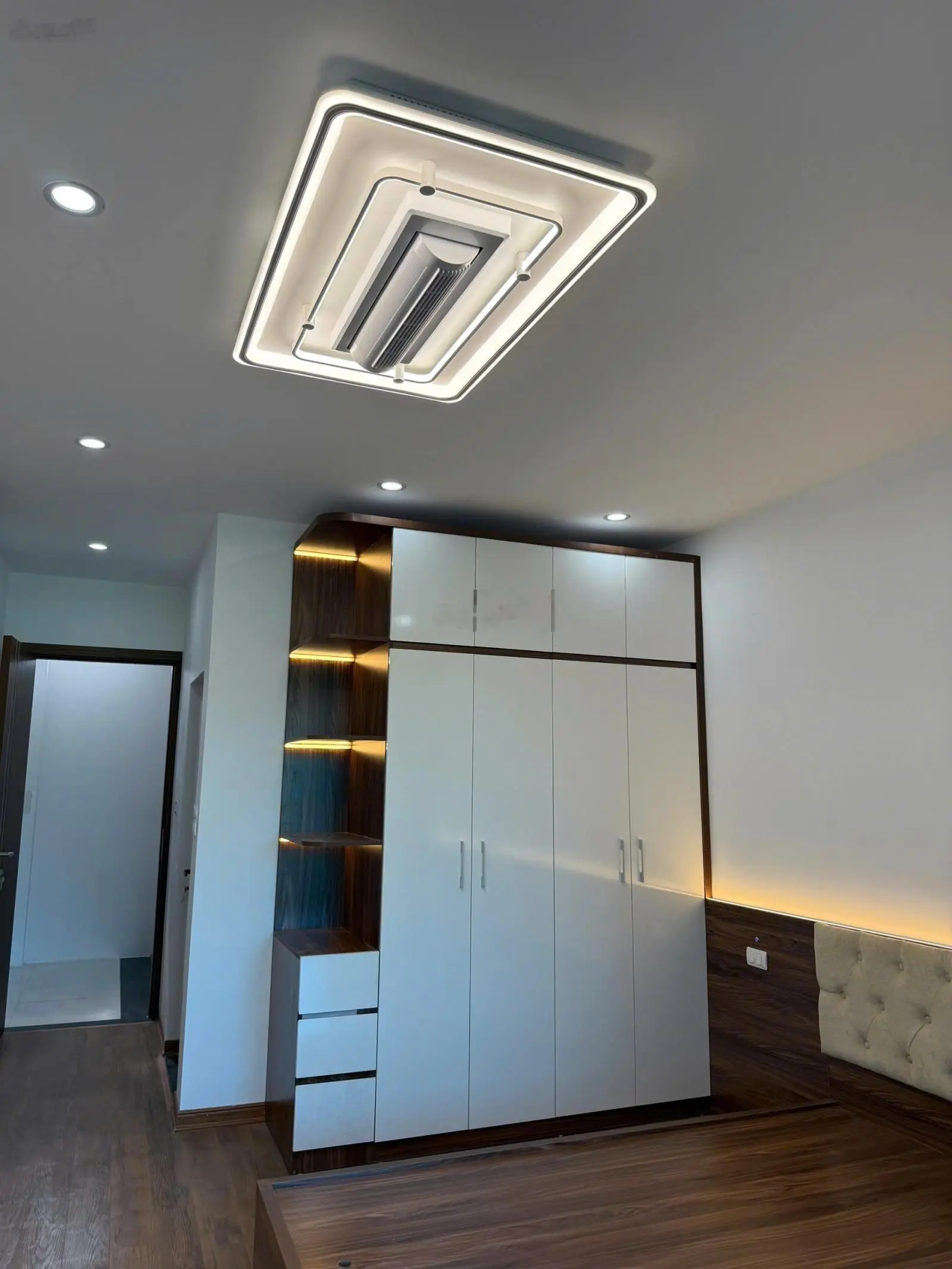 Bán gấp nhà Giang Biên 6T: DT31m. MT3,5m. 10m ra oto thông.gần công viên,chợ.trường học. giá 6tỷ3