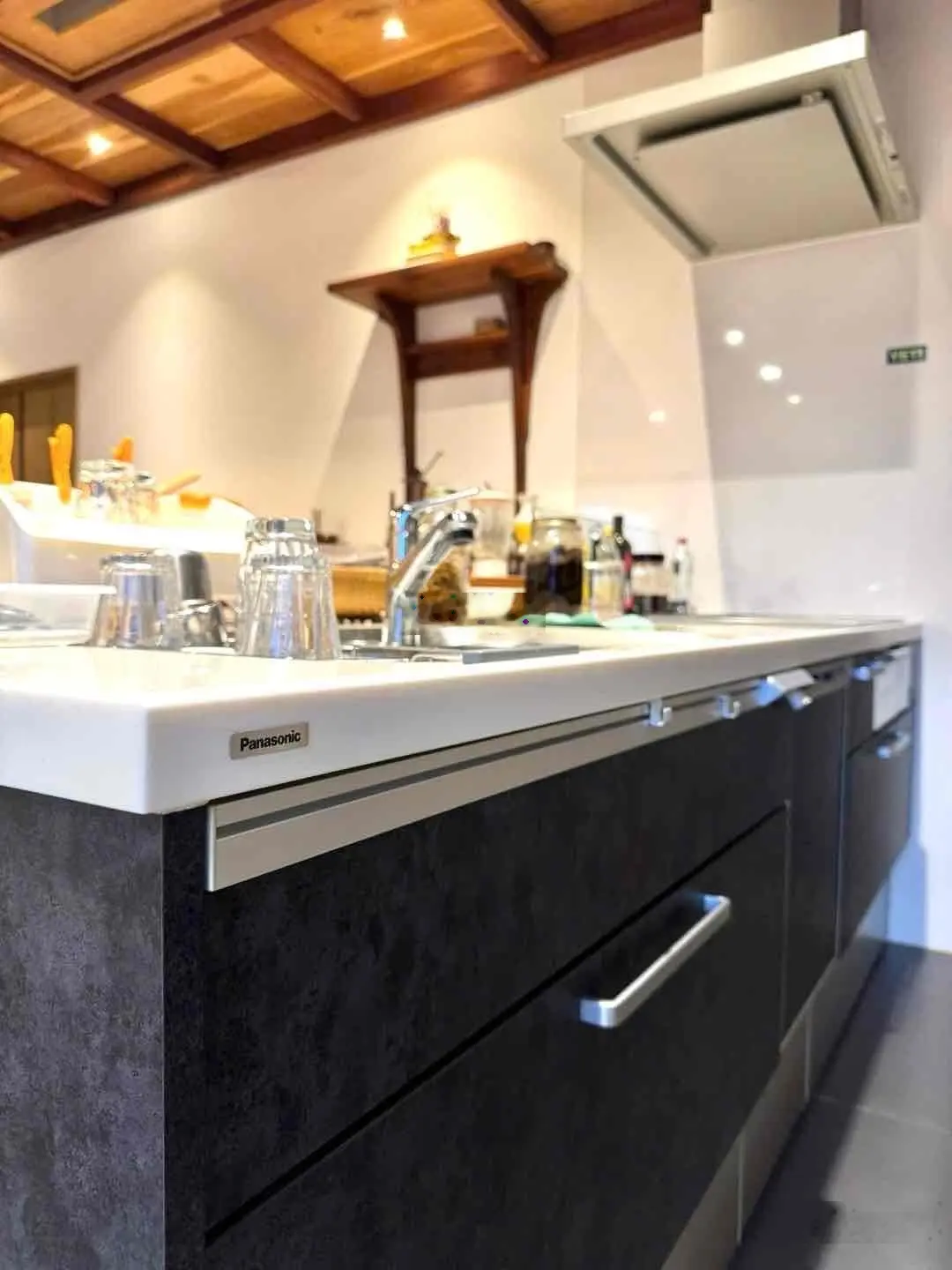 Bán Biệt thự lô góc 800m2- đối diện trường quốc tế Singapore- Ven sông Cổ Cò. Hồ bơi