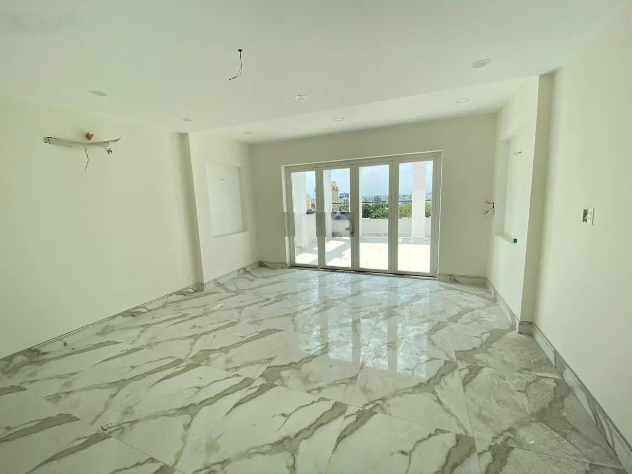 Nhà 5 lầu có thang máy - Khu bên sông Đường 17 Phạm Văn Đồng, Hiệp Bình Chánh - sát TTTM Gigamall