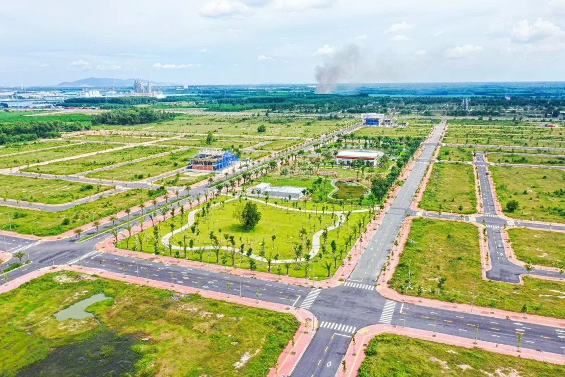 cần bán 1 lô đất tại dự án mega2 kim oanh giá bao hết 960 ra hợp đồng lh 0908 010 ***