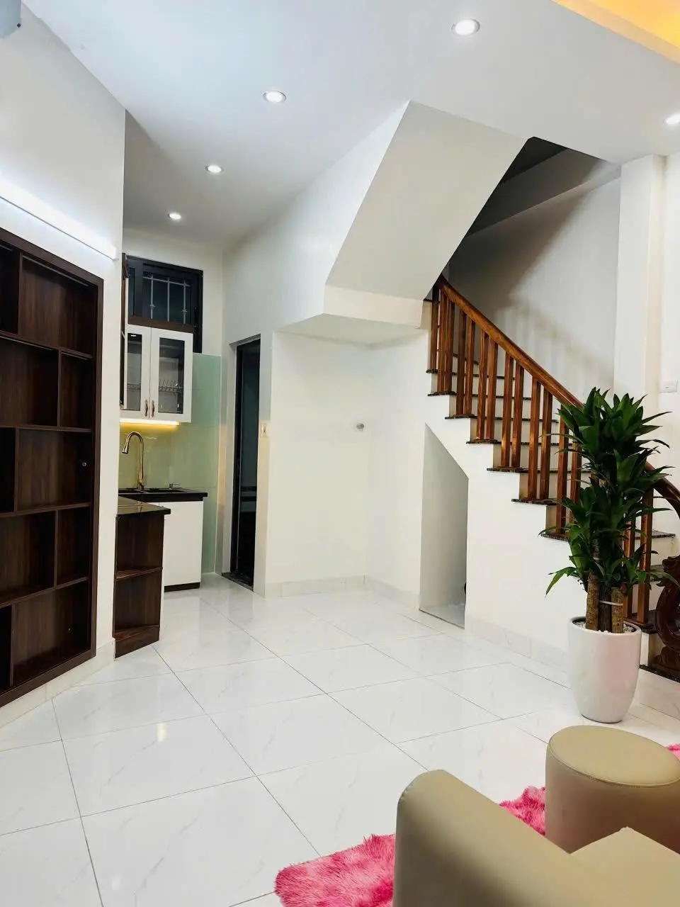Bán nhà phố Bạch Mai 4tầngx3ngủ, ô tô đỗ cửa, sân chơi rộng, 3 thoáng, full đồ
