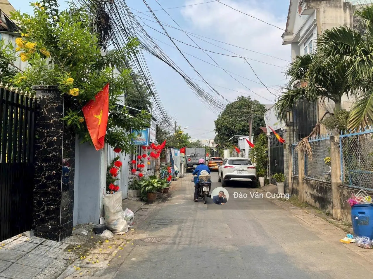Nhà chính chủ bán gấp 3,45 tỷ ngay trung tâm hành chính Dĩ An DT 72m2 1 trệt 1 lầu 3p ngủ. Sổ riêng