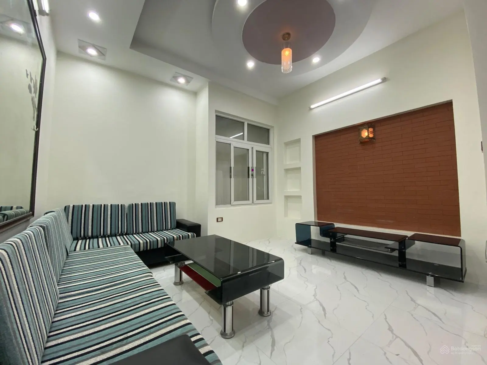 Bán nhà phố Yên Lạc - khu vip dân trí phân lô cán bộ - ngõ thông 2 đầu ô tô - 43m2x4PN. Giá: 8,5 tỷ