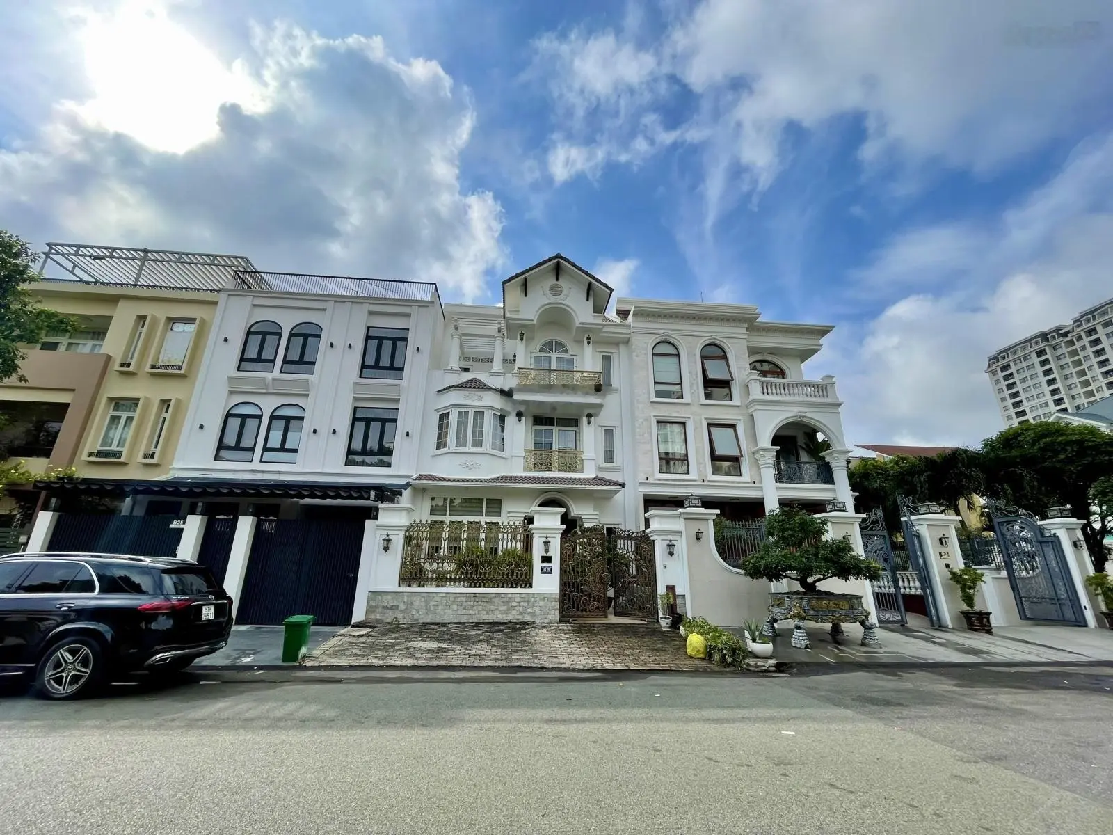 Villa Nam Đô Phú Mỹ Hưng mặt tiền đường lớn vị trí đẹp gần ngay công viên cần tìm chủ nhân mới