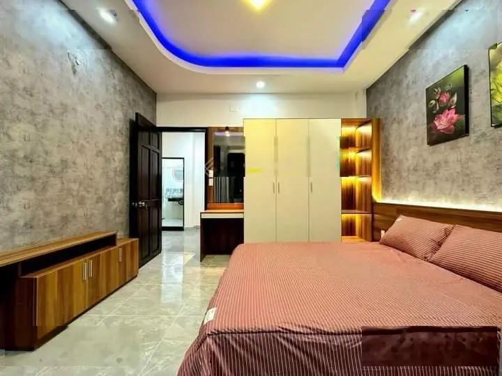 Đầu tư sinh lời ngay nhà Hoàng Văn Thụ, P 2, Tân Bình, DT 56m2, đang thuê 18 tr, giá 3 tỷ 890, SHR