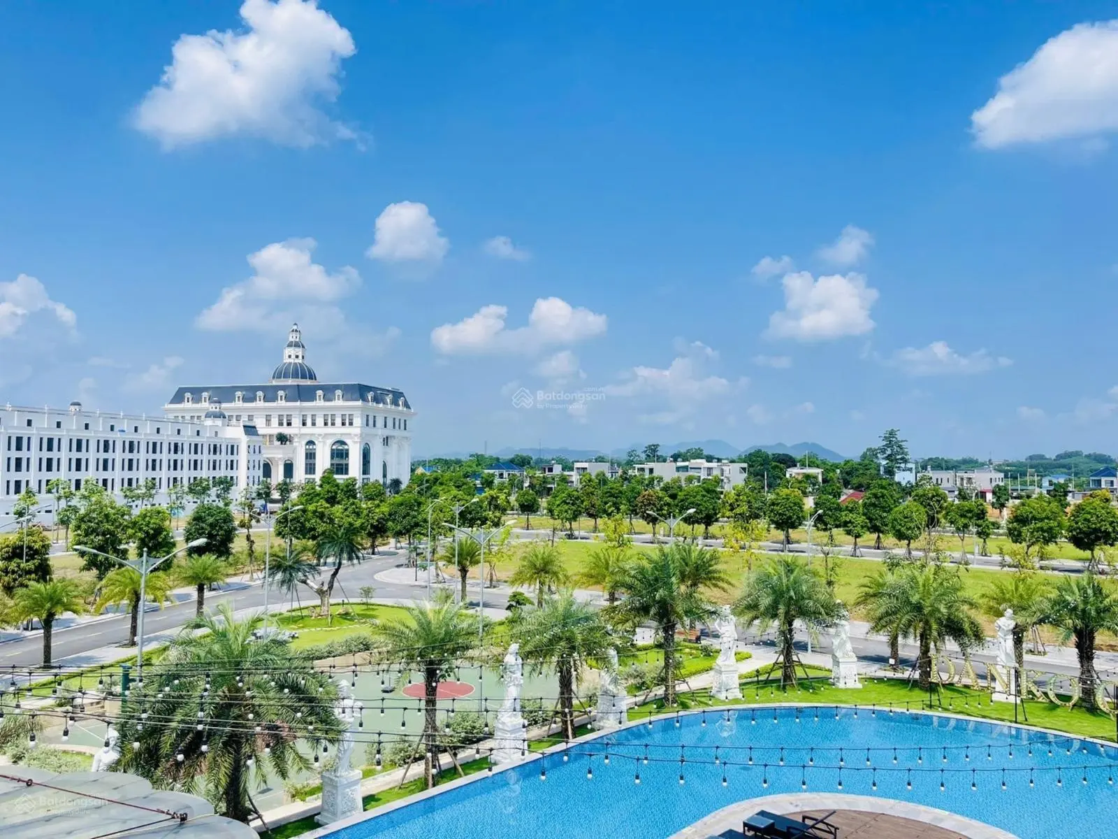 Nền shophouse 2 mặt tiền, trục đại lô chính, view hồ mắt rồng, lại còn gần áp góc. Giá chỉ 3, xx tỷ