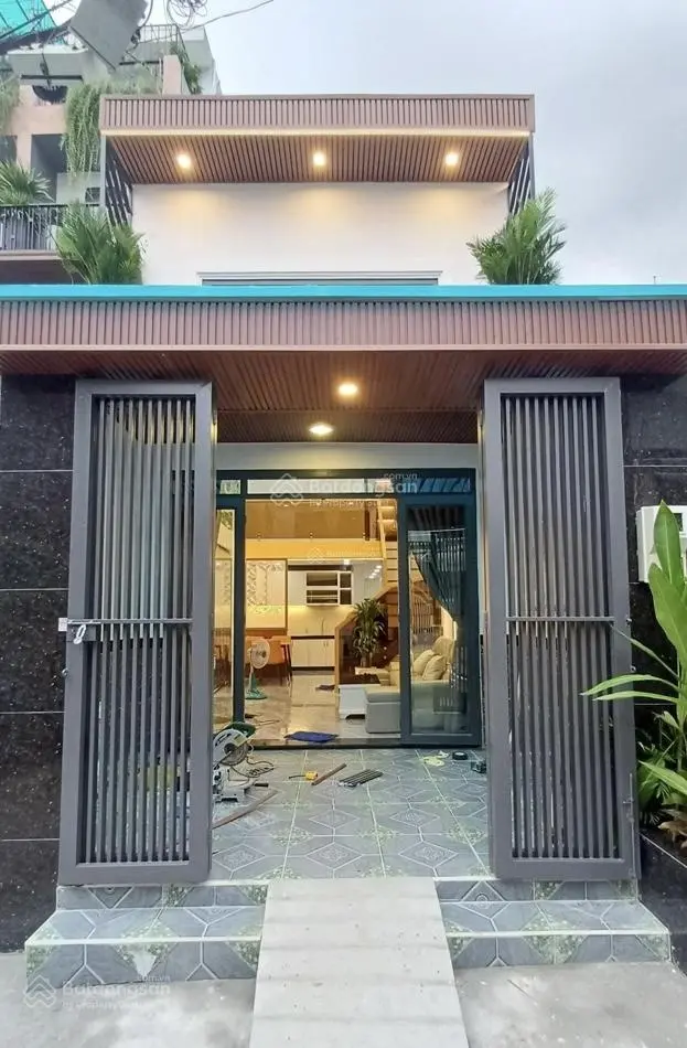 Bán gấp nhà ngay Ngã Tư Ga - full nội thất - Thạnh Lộc Quận 12 - sổ hồng riêng - 60m2 - giá 3 tỷ 1