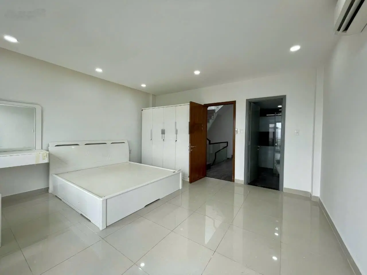 Bán nhà phố 4 tầng mới và đẹp Jamona City Đào Trí, 5x18, kề sông SG, đường 20m, 16.5 tỷ. 0903053669
