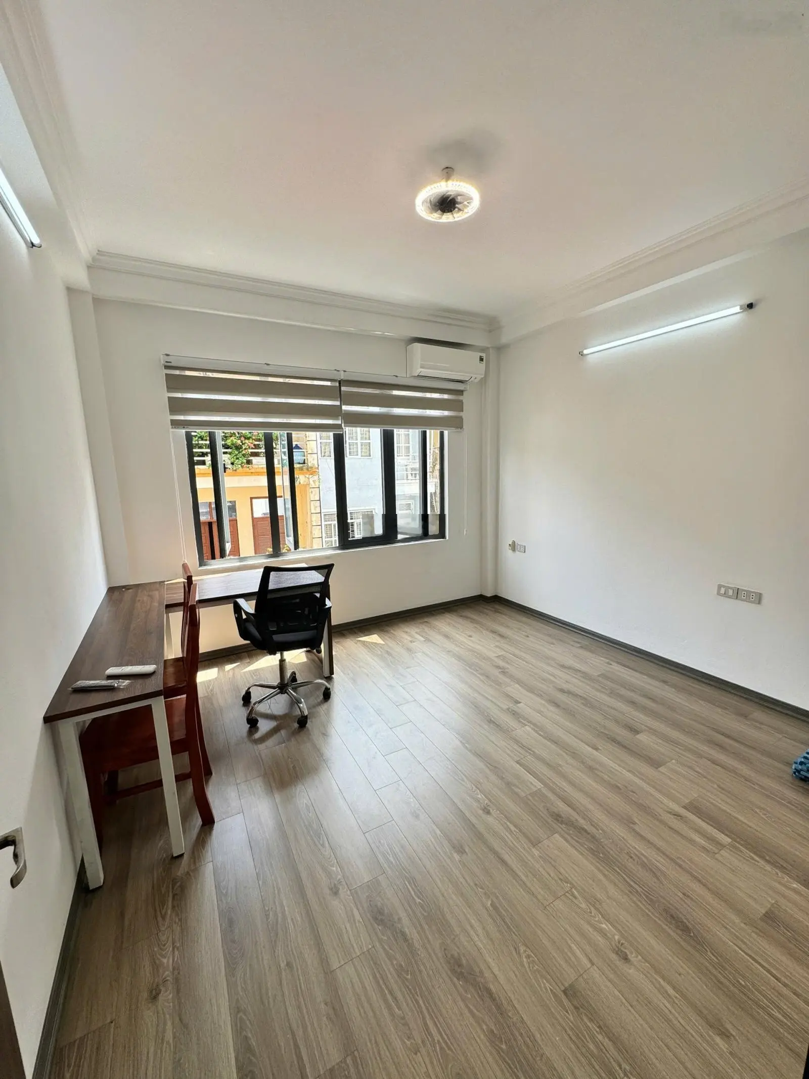 Bán nhà Ngọc Thụy 3 thoáng 40m2 xây 5 tầng dân xây đẹp tỉ mỉ với 6 phòng ngủ chỉ có 5.8 tỷ