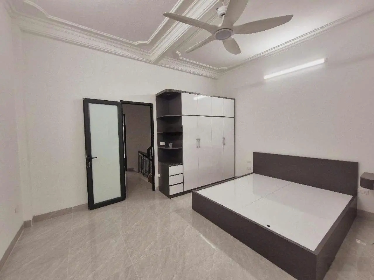 Bán nhà Hoàng Cầu Đống Đa DT 60m2 x 4 Tầng MT 4,8m ô chờ thang máygiá hơn 10 tỷ LH 0965 596 ***