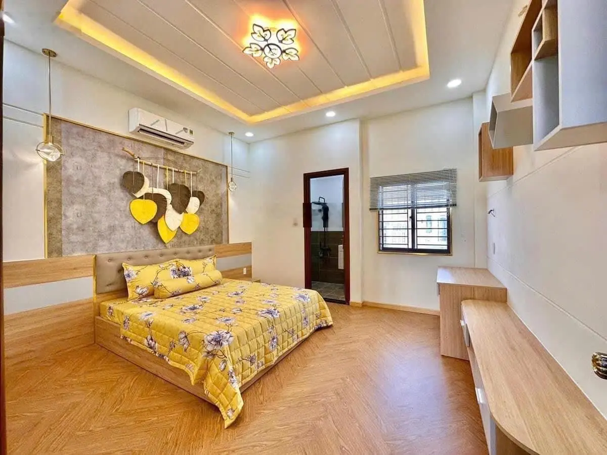 Cô Thùy cần bán gấp nhà đẹp ở Lữ Gia - Q11. Đang cho thuê 32tr. Gần đại học Bách Khoa. 93m2