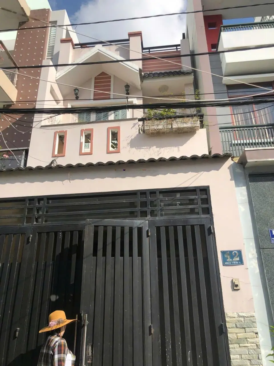 Bán nhà MT đường số Tân Quy, Q7 diện tích 4x18m. Nhà 1 trệt 2 lầu giá 10,2 tỷ thương lượng