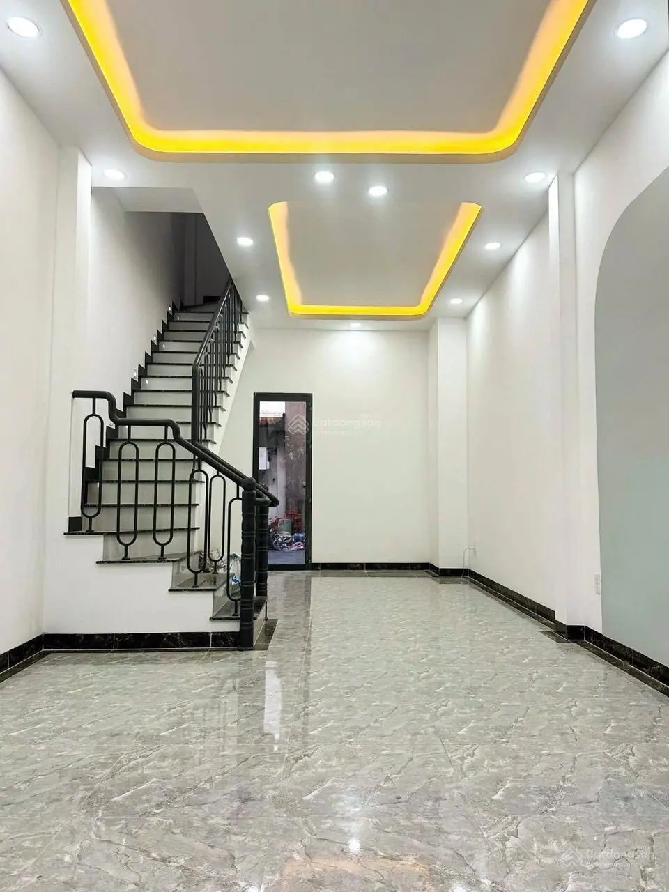 Nhà mới đẹp, ngay chợ Bến Đò Linh Đông, DT 50m, 2 tầng giá chỉ 4Tỷ nhỉnh, vào ở ngay. SHR.
