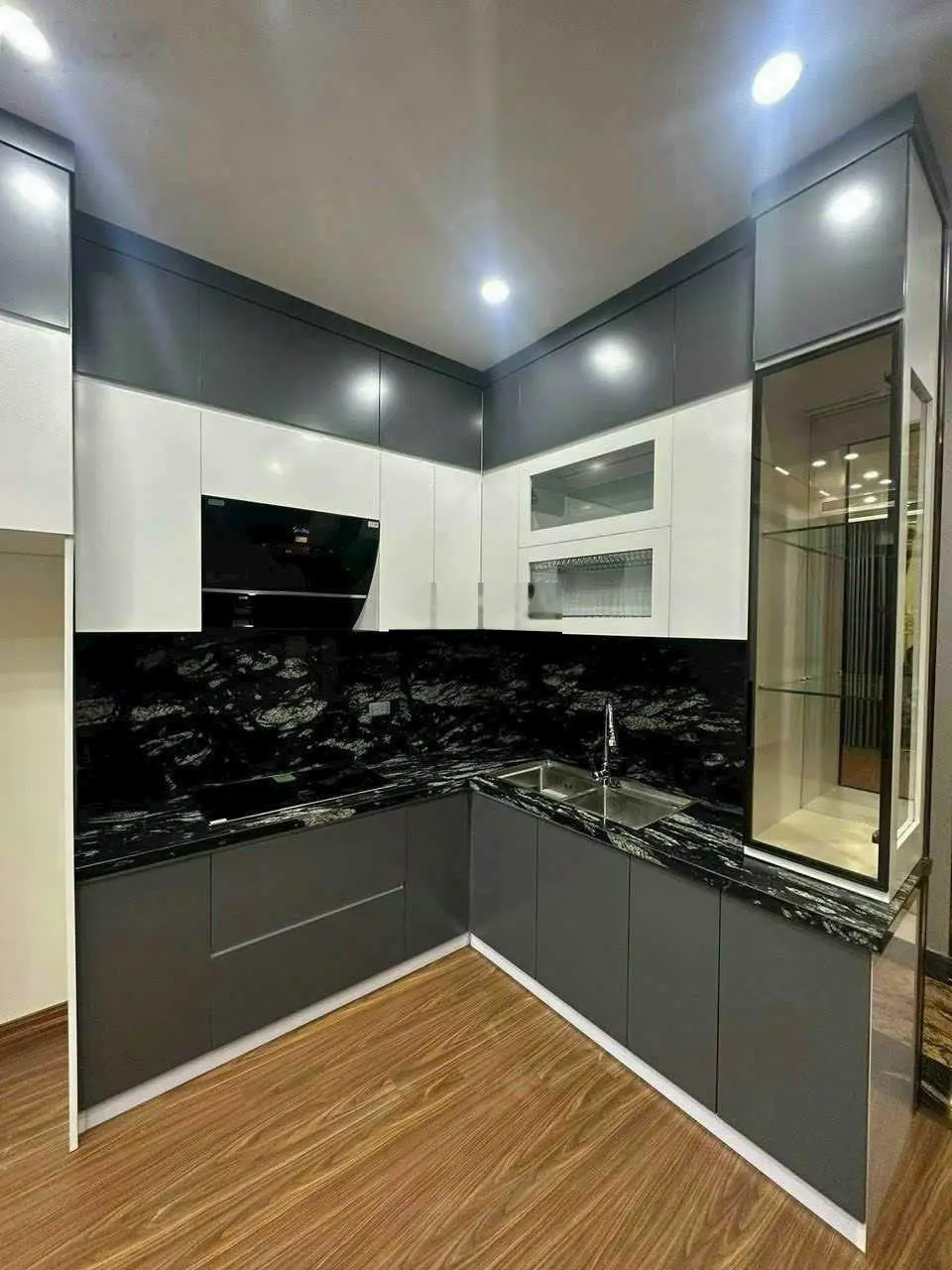 Bán nhà Thạch Bàn 39m2 x 6 tầng, thang máy, ngõ ô tô 4 chỗ vào nhà, gía 5,35 tỷ(có thương lượng)