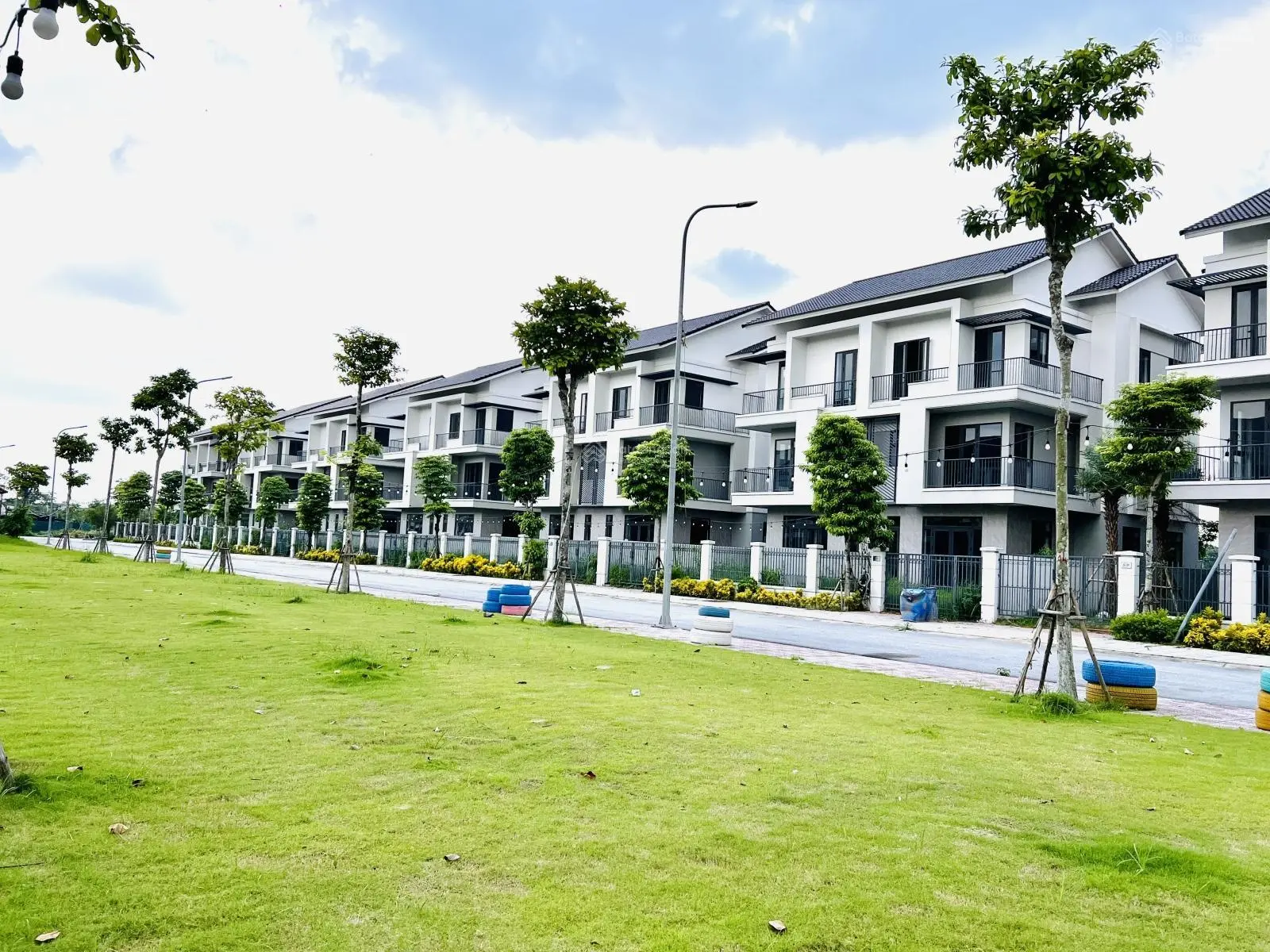 Bán biệt thự nhà vườn 180m2 cách Hà Nội chưa đến 30 phút di chuyển giá rẻ nhất thị trường