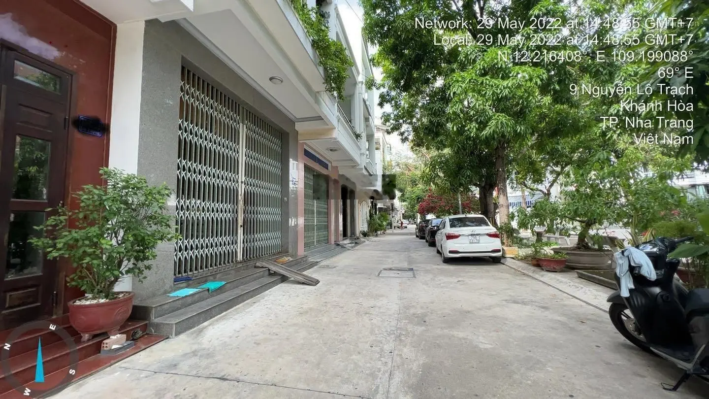 Cần bán nhà phố 2 tầng mặt tiền công viên gần biển, cạnh cafe Highland Dã Tượng, TP. Nha Trang