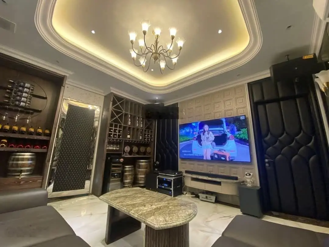 Cc bán gấp nhà 7 tầng thang máy,phân lô vỉa hè đá bóng,ôtô chạy vòng tại Vạn Phúc Hà Đông.