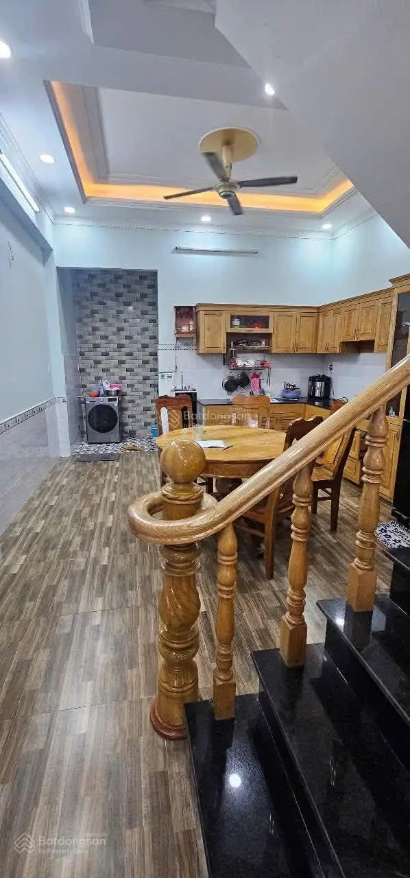 Nhà lầu đường xe gần hội trường nhân dân Đông Hòa