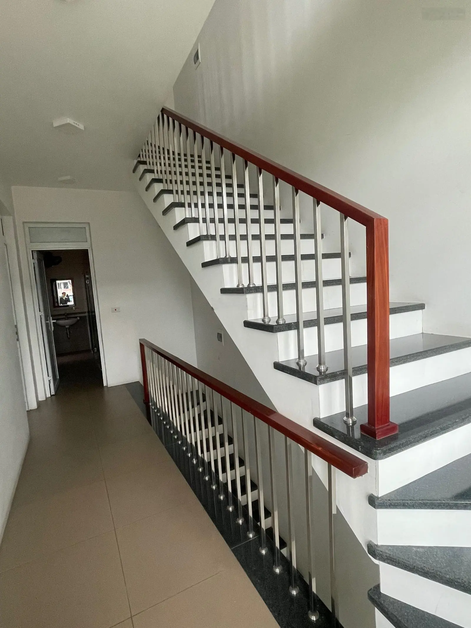 Bán nhà 4 tầng đối diện trường liên cấp Meri- Khu Vạn Phúc- Thanh Bình Tp Hải Dương.